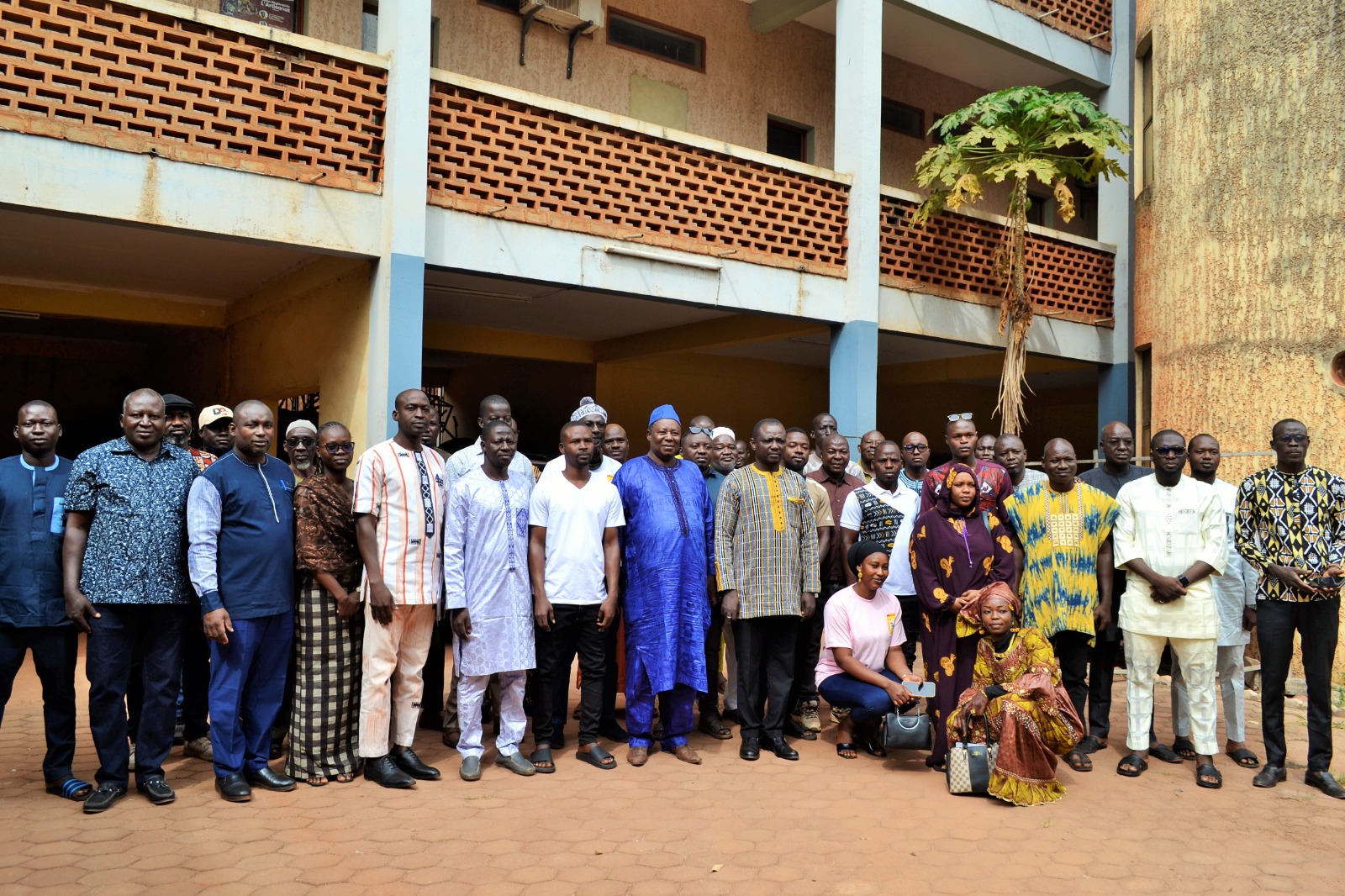 Lire la suite à propos de l’article Dialogue constructif autour du Certificat National de Conformité entre l’ABNORM et les huiliers du Guiriko